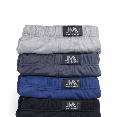 Conjunto de quatro cuecas masculinas em algodão com etiquetas JM UNDERWEAR.