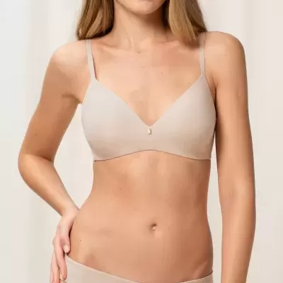 BODY&#x20;MAKE-UP&#x20;ESSENTIALS&#x20;P&#x20;01