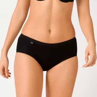 Roupa interior preta feminina vista de frente com fundo branco