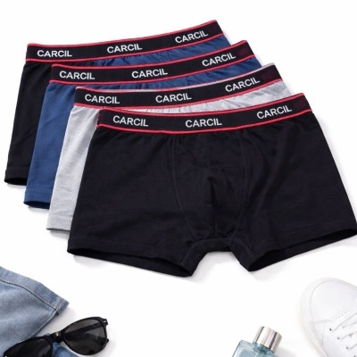Conjunto de boxers masculinos em preto, azul e cinza com cintura preta e vermelha com texto CARCIL