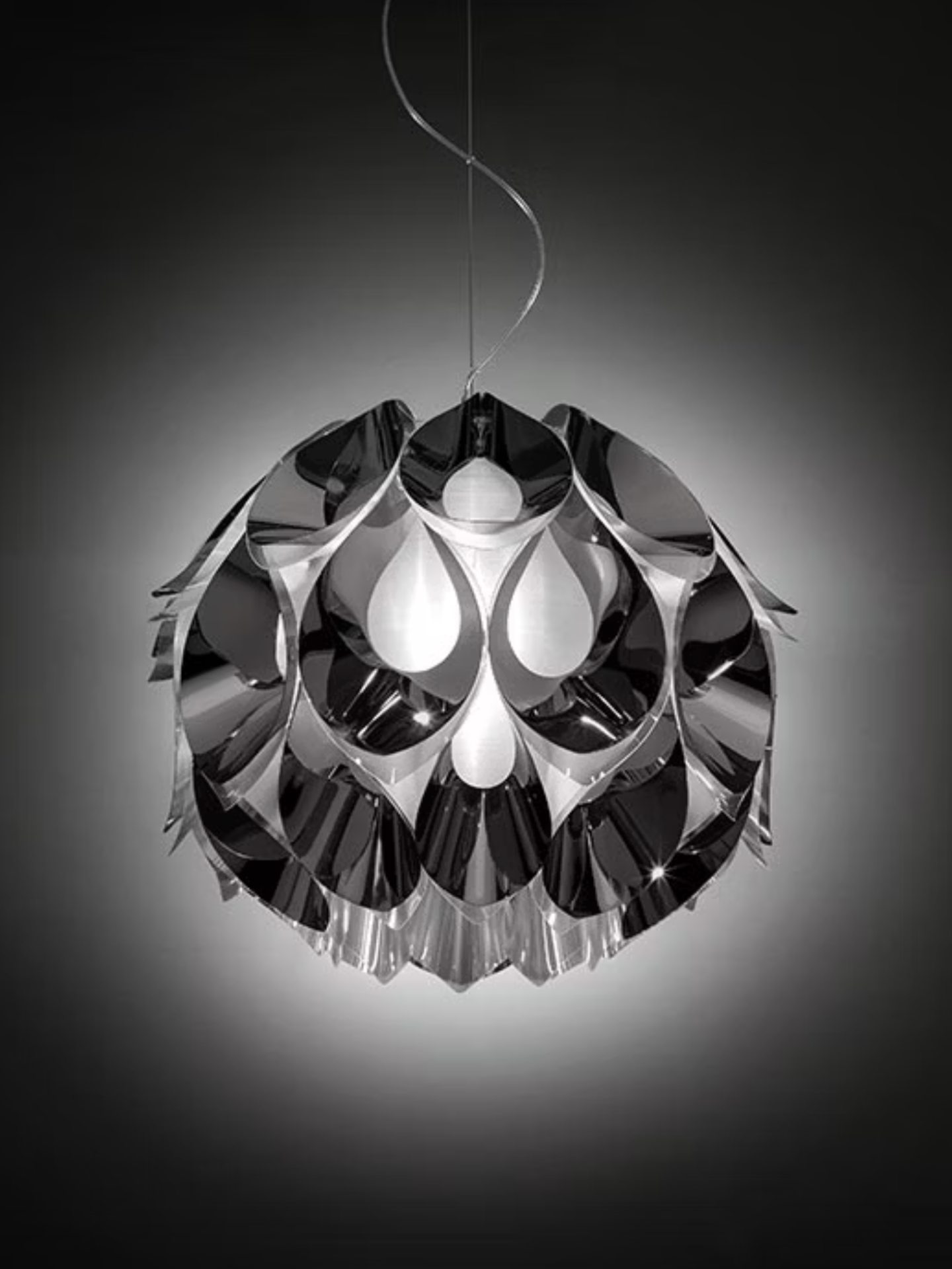 FLORA Candeeiro suspenso metálico prateado com design curvo e refletor