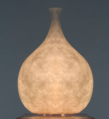 LUCE LIQUIDA 2 Luminária em forma de vaso creme iluminado com textura fibrosa