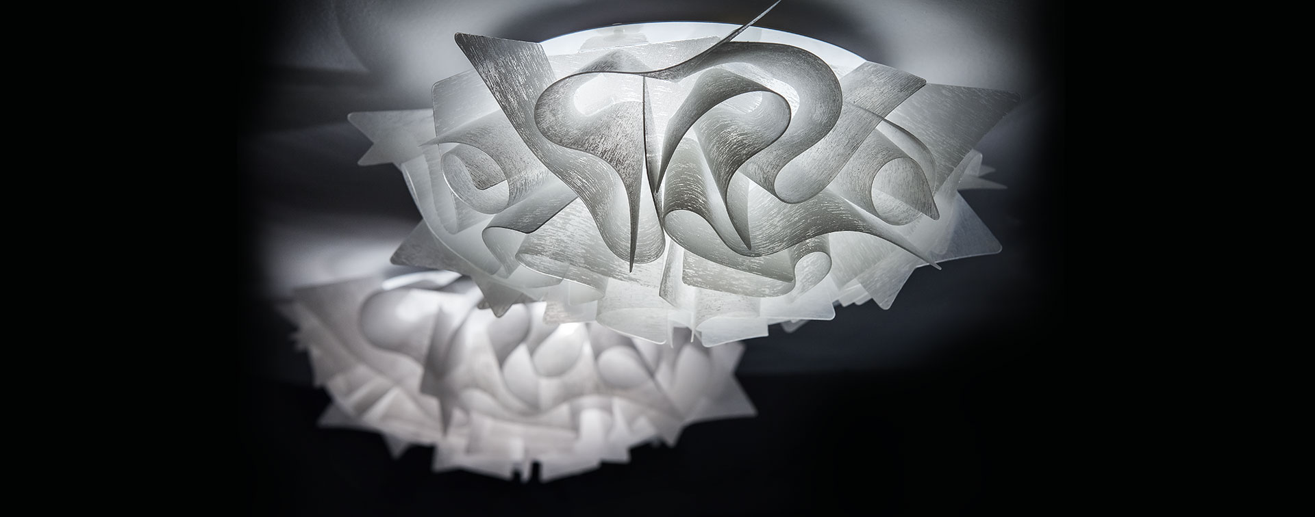 VELI COUTURE wall Lustre pendente branco com padrão abstrato em papel ou material transparente