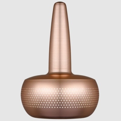 Funil de metal cobre com orifícios perfurados