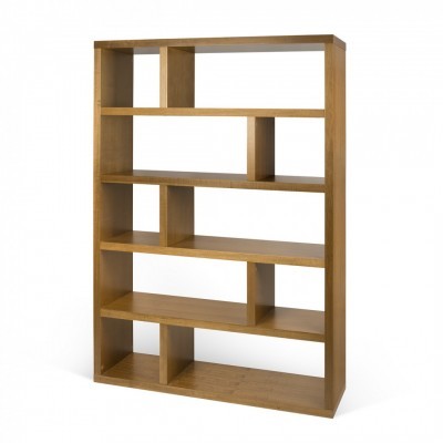 Estante em madeira clara com design moderno e vários compartimentos