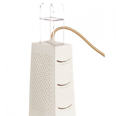 Três dispensadores altura com mangueiras coloridas