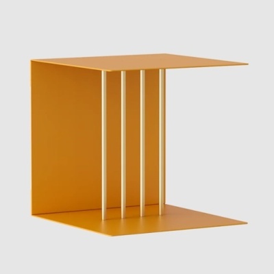 Estante ou móvel laranja com barras verticais brancas