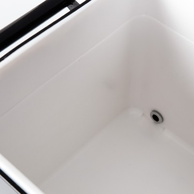 Interiores de caixa térmica branca com dreno lateral