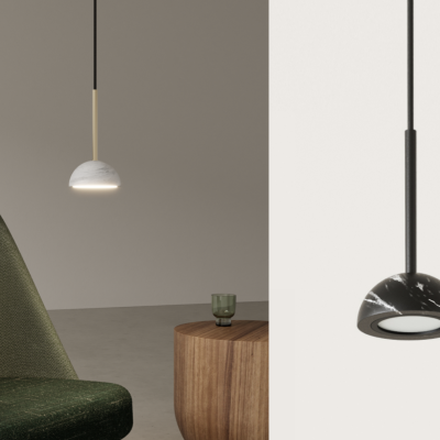 Lâmpada pendente preto com veios brancos junto a cadeira verde e mesa de madeira