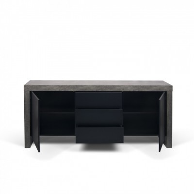 Móvel cinzento com portas e gavetas pretas abertas