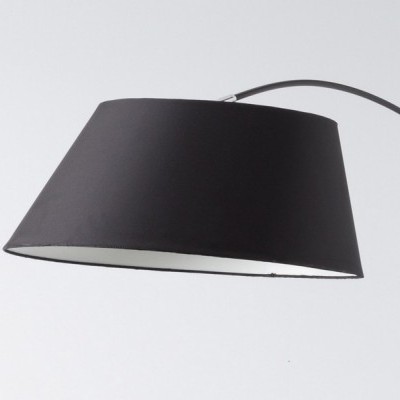 Candeeiro de chão com abajur preto e interior branco