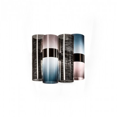 Suporte de parede com quatro vasos cilíndricos coloridos e padrões ondulados