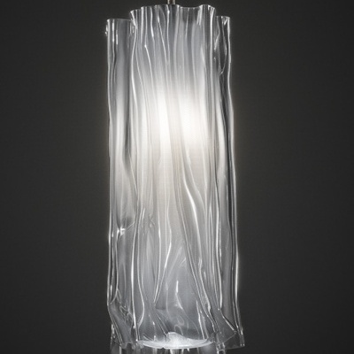 Candeeiro pendente transparente com textura ondulada e luz interior