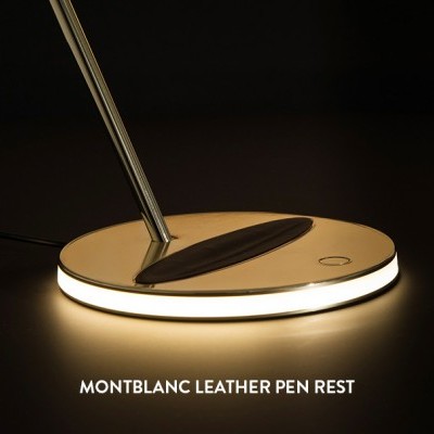 Suporte de caneta Montblanc em couro sobre base iluminada