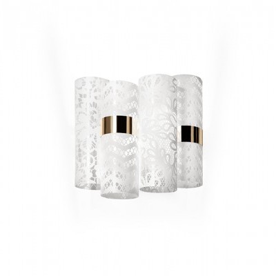 Conjunto de quatro castiçais brancos com padrão floral e detalhe dourado