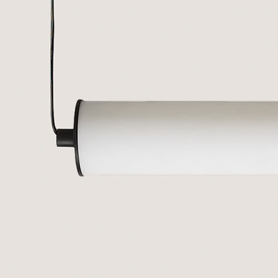 Candeeiro suspenso cilíndrico branco com extremidades negras e cabo preto