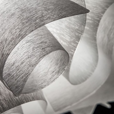 Imagem abstrata com formas curvas cinza e brancas