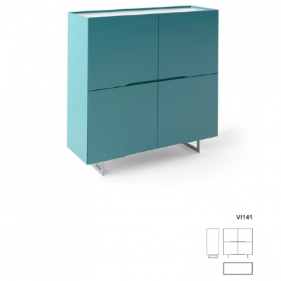 Móvel azul-claro de quatro portas com estrutura metálica prateada