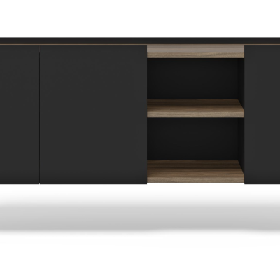 Móvel preto com portas e prateleiras abertas em madeira natural sobre quatro pés metálicos finos.