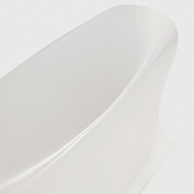 Superfície branca curva e brilhante, textura lisa