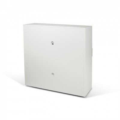 caixa metálica branca retangular com fechaduras