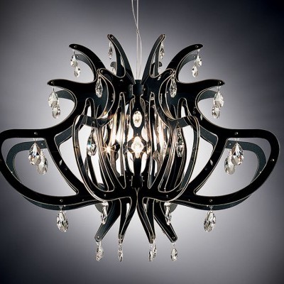 Lustre pendente preto em metal com cristais transparentes