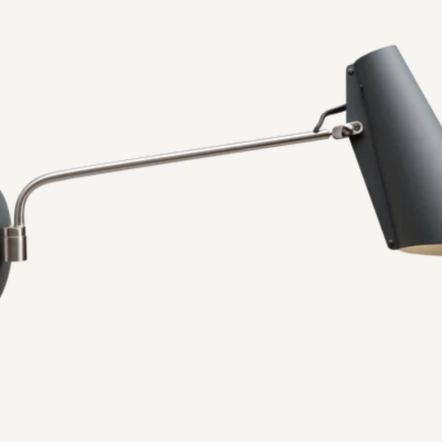 Luminária de parede metálica cinzenta com braço articulado cromado