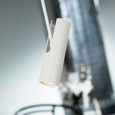 Candeeiro pendente cilíndrico branco suspenso com fundo desfocado interior