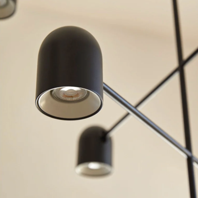 Lâmpada de teto preta moderna com cúpulas cilíndricas em metal fosco