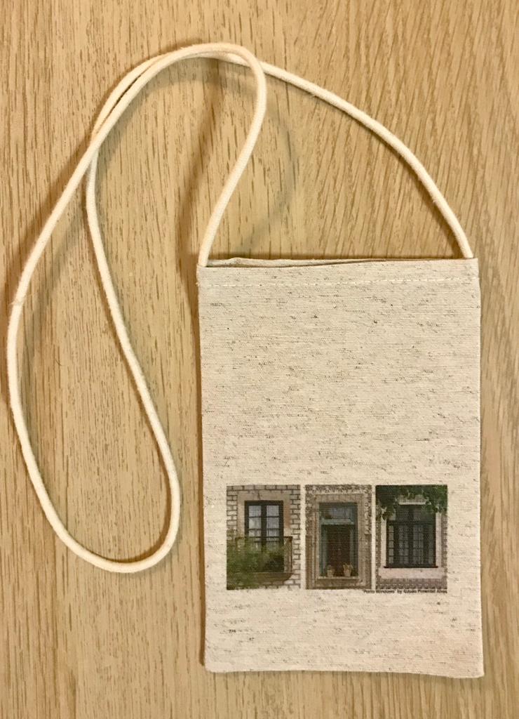 Bolsa Telemóvel cordão algodão Carteira de tecido bege com imagem de três janelas em pedra