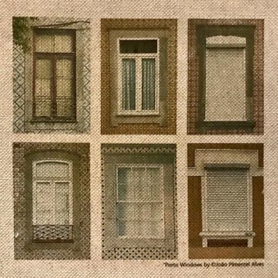 Seis fotografias de estilos variados de janelas em parede texturada