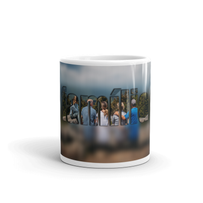 Caneca branca com design fotográfico e texto 'lomélia'