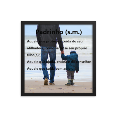 Quadro com moldura preta com texto em português e foto de adulto e criança caminhando numa praia