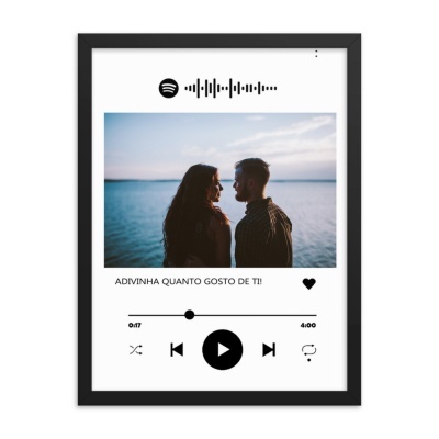 Quadro preto com reprodução estilizada do Spotify e foto de casal ao pôr do sol