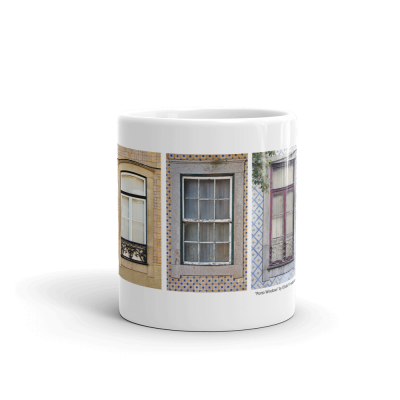 Caneca branca com fotos de janelas antigas e azulejos portugueses.
