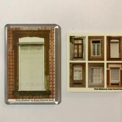 Imagens de portas e janelas com persianas brancas em moldura e cartão