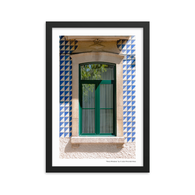 Quadro decorativo com fotografia de janela verde e azulejos azuis e brancos
