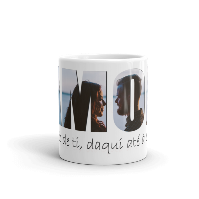 Caneca branca com letras com fotos e texto em português