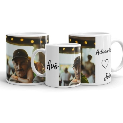 Três canecas brancas decoradas com foto de homem idoso e texto em português