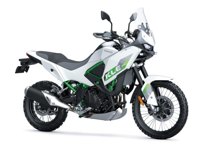 Motociclo Kawasaki RYE 500 branco com detalhes verdes em fundo branco