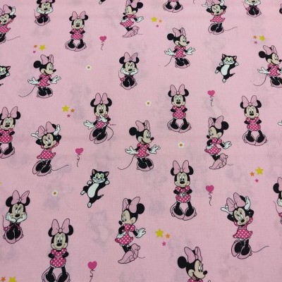 tecido rosa com padrão de Minnie Mouse e gato preto