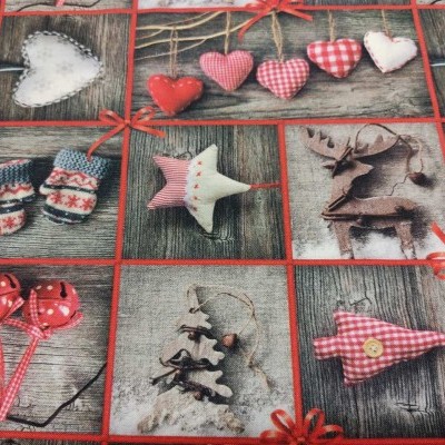 tecido decorativo com desenhos natalinos em quadrados vermelhos e cinzentos