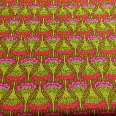 Tecido estampado com padrão floral verde e rosa