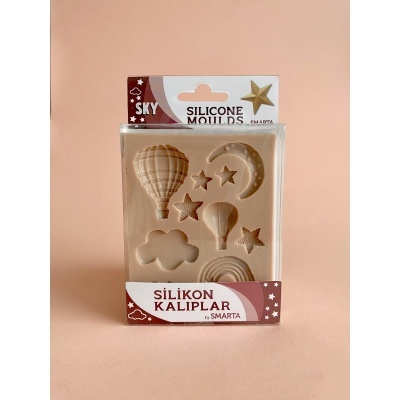 Molde de silicone com formatos de balão, céu e arco-íris em embalagem com texto