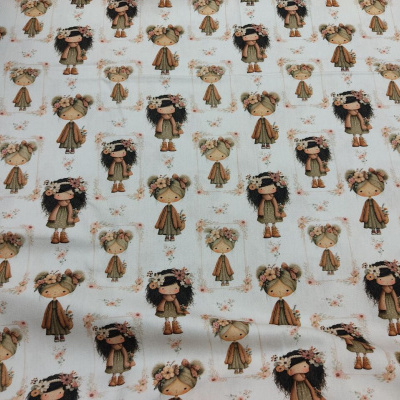 Pano branco com padrão de meninas ilustradas com flores e roupas castanhas e verdes.