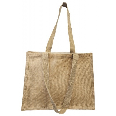 Saco tote bag de juta cru com duas alças longas e duas curtas sobre fundo branco