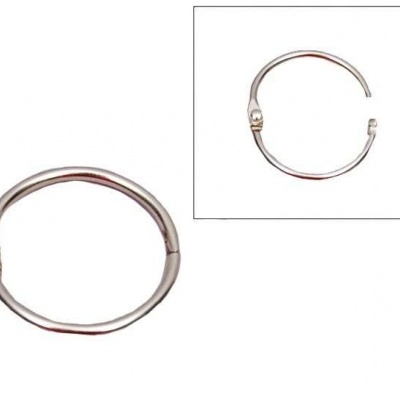 Argola metálica prateada com fecho de pressão dourado