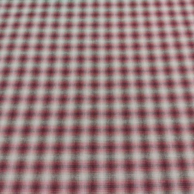 Tecido padrão vichy vermelho e branco com textura plana