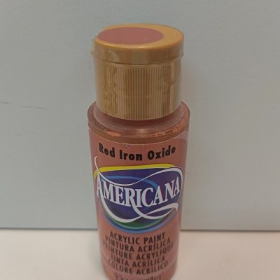 Frasco pequeno de tinta acrílica Americana cor Red Iron Oxide com tampa cor ferrugem