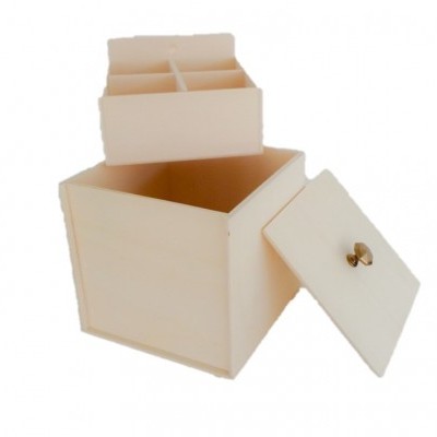 Caixa de madeira creme com tampa removível e compartimento dividido